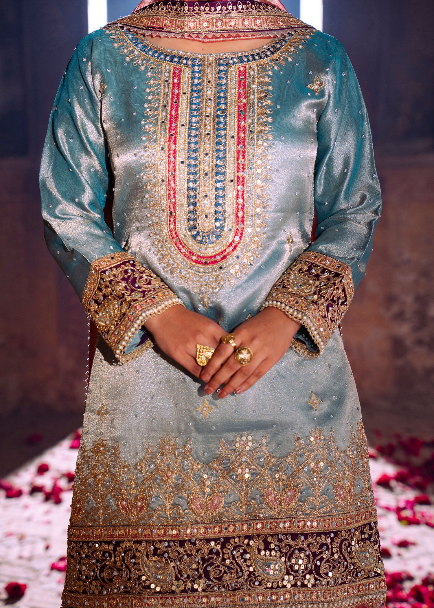 Haseens Official Zarnīgār - Image 4